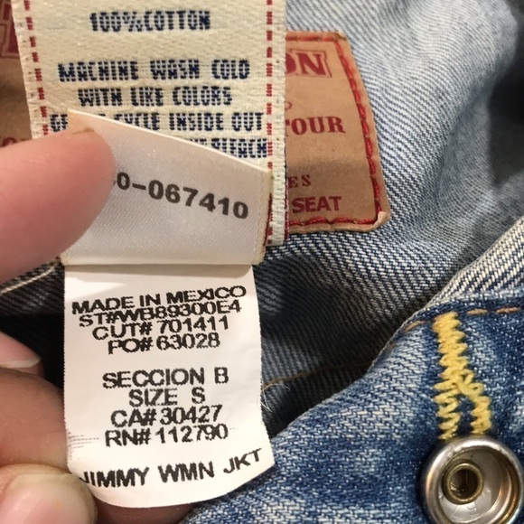 True Religion Jimmy Light Wash Distressed Trucker Denim Jacket size S - Picture 6 of 11
